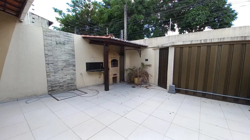Foto 1 de Casa com 4 Quartos à venda, 130m² em Jardim das Oliveiras, Fortaleza