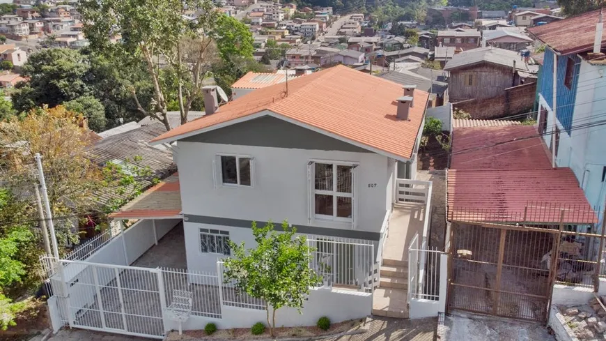 Foto 1 de Casa com 5 Quartos à venda, 266m² em Desvio Rizzo, Caxias do Sul