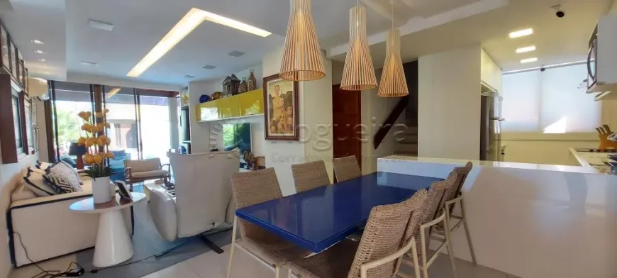 Foto 1 de Casa de Condomínio com 4 Quartos à venda, 240m² em Muro Alto, Ipojuca
