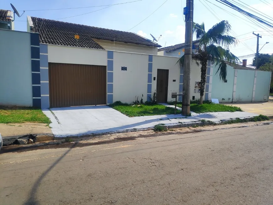 Foto 1 de Casa com 4 Quartos à venda, 165m² em Setor Faiçalville, Goiânia