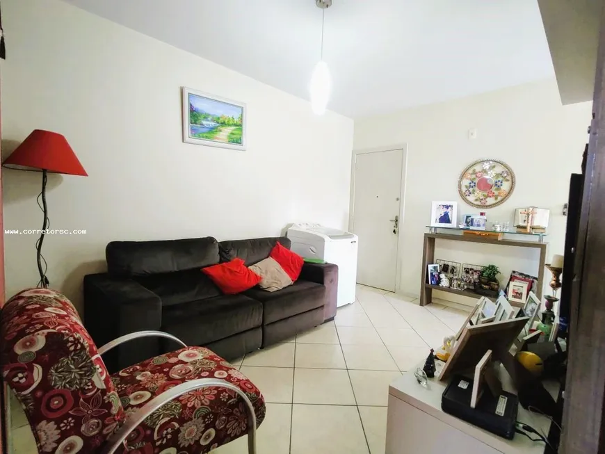 Foto 1 de Apartamento com 3 Quartos à venda, 72m² em Roçado, São José