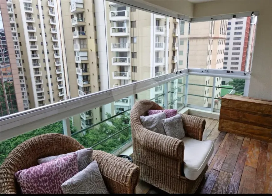 Foto 1 de Apartamento com 3 Quartos para alugar, 111m² em Vila Olímpia, São Paulo