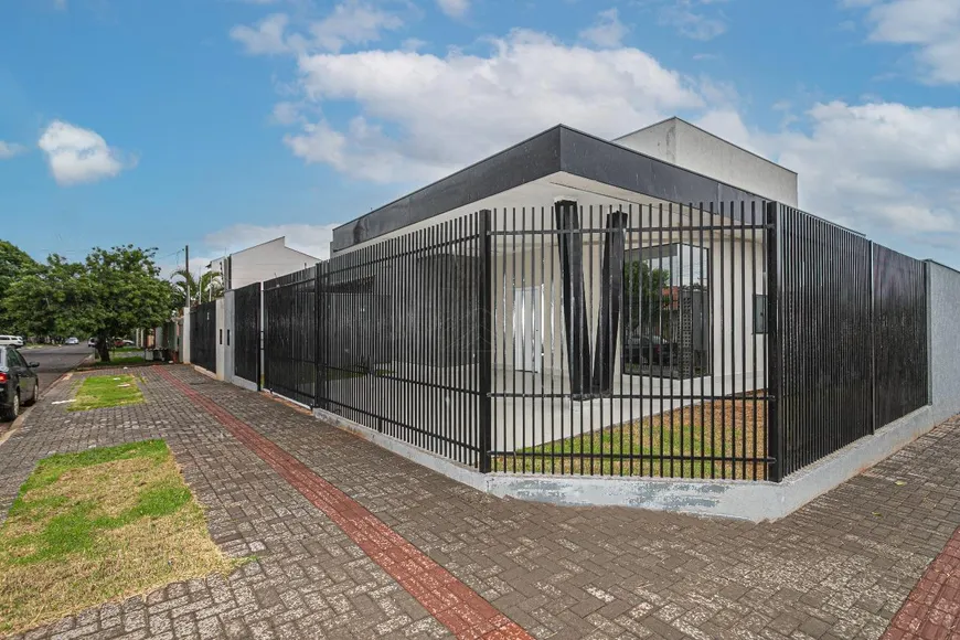 Foto 1 de Casa com 3 Quartos à venda, 100m² em Conjunto Habitacional Requiao, Maringá