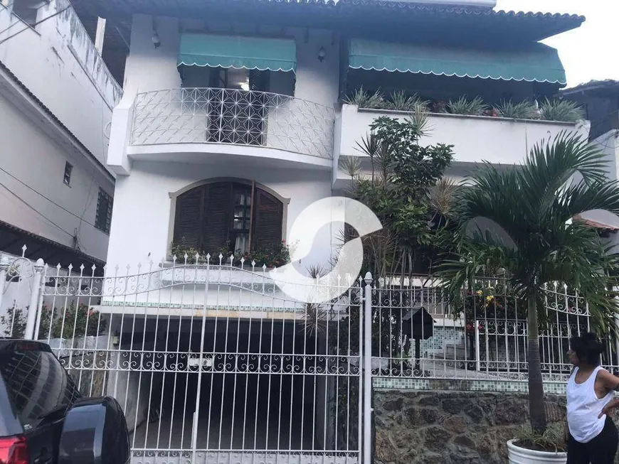 Foto 1 de Casa com 5 Quartos para venda ou aluguel, 400m² em Charitas, Niterói