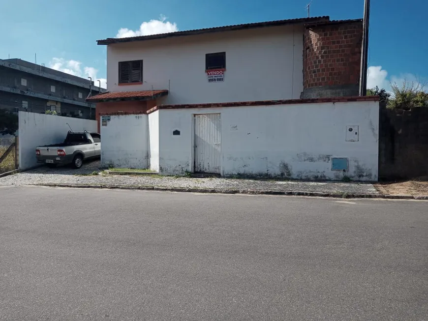 Foto 1 de Casa com 3 Quartos à venda, 240m² em Manoel Dias Branco, Fortaleza