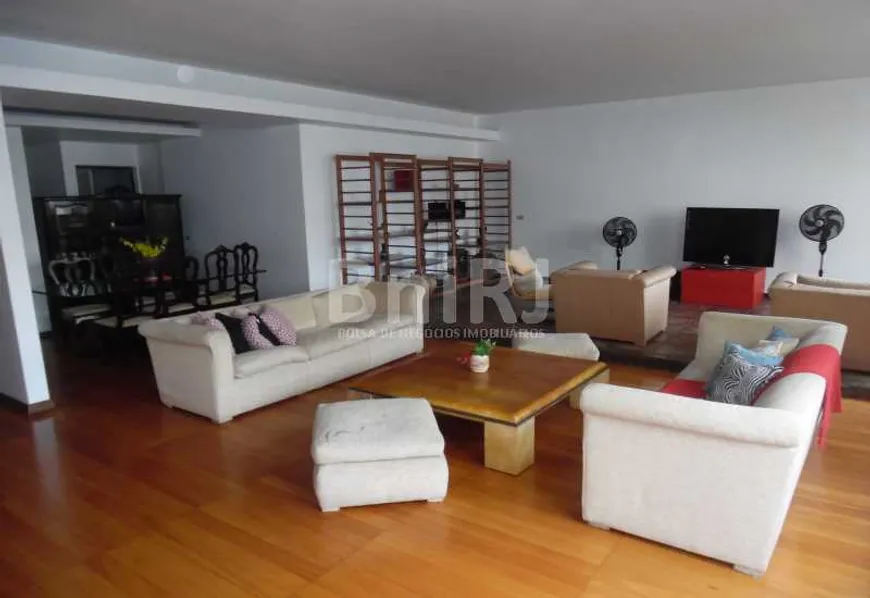 Foto 1 de Apartamento com 3 Quartos para alugar, 250m² em Copacabana, Rio de Janeiro