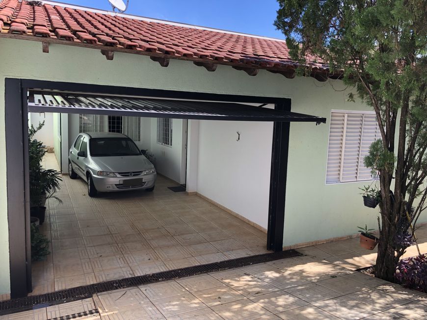 Casa na Rua Pioneiro Ismael Miles, 447, Conjunto Habitacional Ceu Azul em  Maringá, por R$ 1.200/Mês - Viva Real