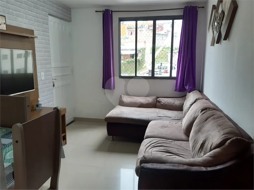 Foto 1 de Apartamento com 2 Quartos à venda, 40m² em Jardim Mirna, Taboão da Serra