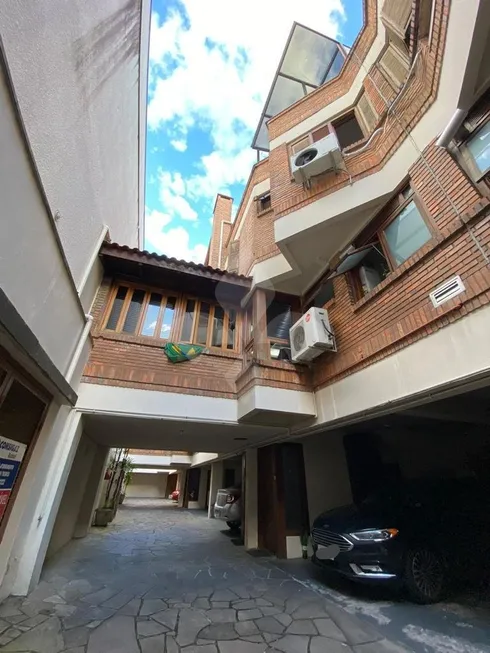 Foto 1 de Casa de Condomínio com 3 Quartos à venda, 149m² em Petrópolis, Porto Alegre