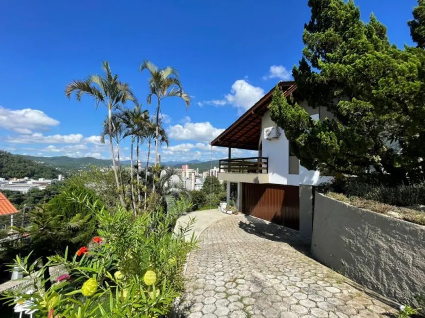 Foto 1 de Casa com 4 Quartos para alugar, 210m² em Ponta Aguda, Blumenau