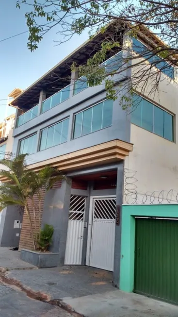 Foto 1 de Casa com 8 Quartos à venda, 300m² em Jardim Vitória, Belo Horizonte
