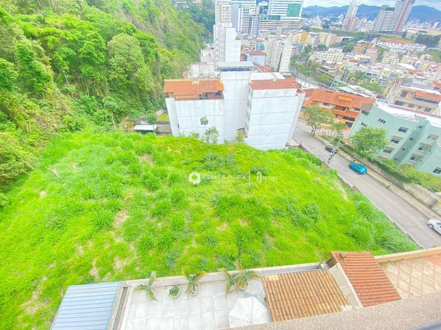 Foto 1 de Lote/Terreno à venda, 784m² em Cascatinha, Juiz de Fora