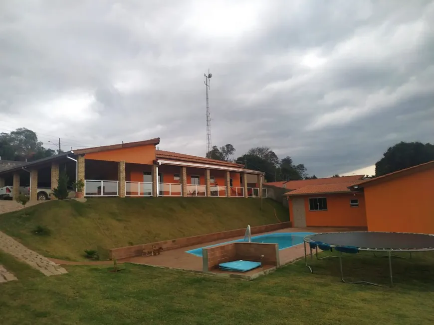 Foto 1 de Fazenda/Sítio com 3 Quartos à venda, 300m² em Dona Catarina, Mairinque