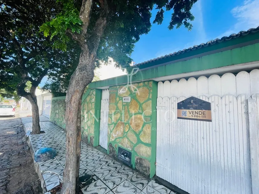 Foto 1 de Casa com 4 Quartos à venda, 236m² em Lagoa Nova, Natal