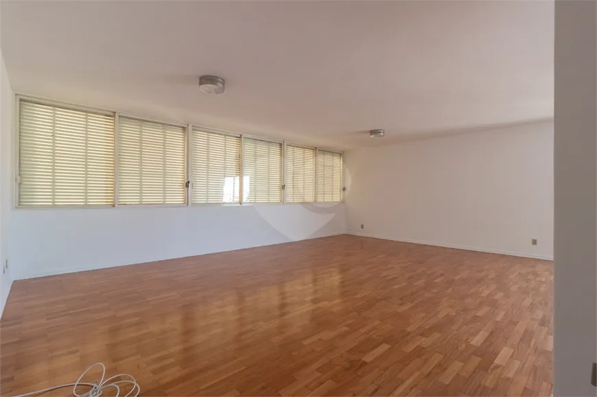 Foto 1 de Apartamento com 3 Quartos para alugar, 210m² em Higienópolis, São Paulo