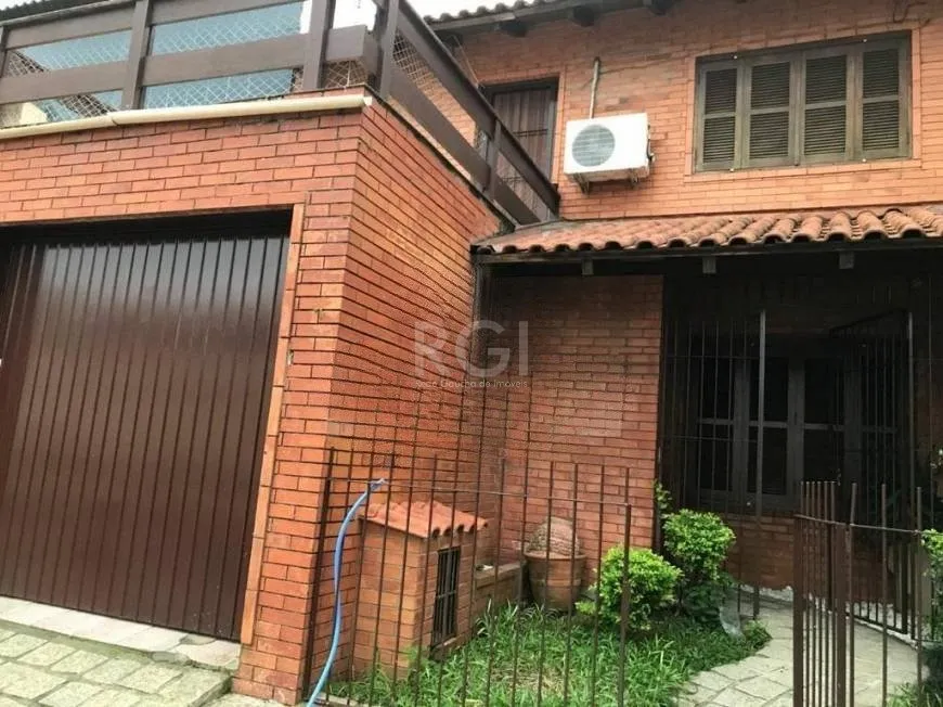 Foto 1 de Casa com 3 Quartos à venda, 143m² em Passo da Areia, Porto Alegre