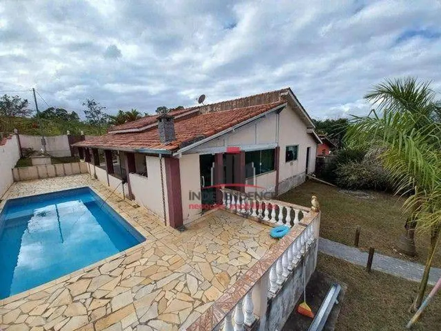 Foto 1 de Fazenda/Sítio com 2 Quartos à venda, 200m² em São João da Boa Vista, Caçapava