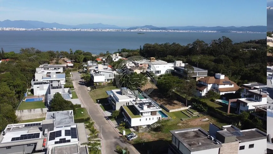 Foto 1 de Lote/Terreno à venda, 763m² em Cacupé, Florianópolis