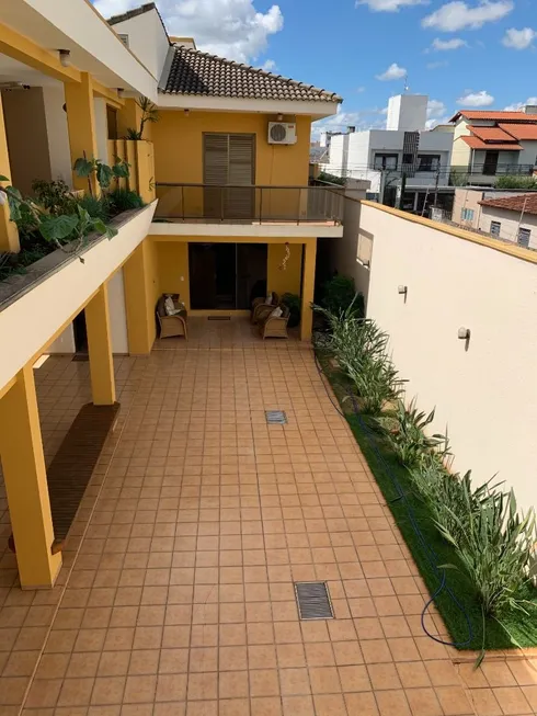 Foto 1 de Sobrado com 3 Quartos à venda, 440m² em Nossa Senhora Aparecida, Uberlândia