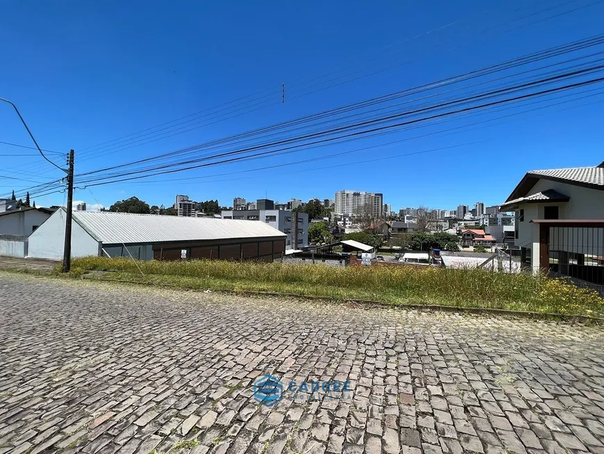 Foto 1 de Lote/Terreno à venda, 810m² em Cinquentenário, Caxias do Sul