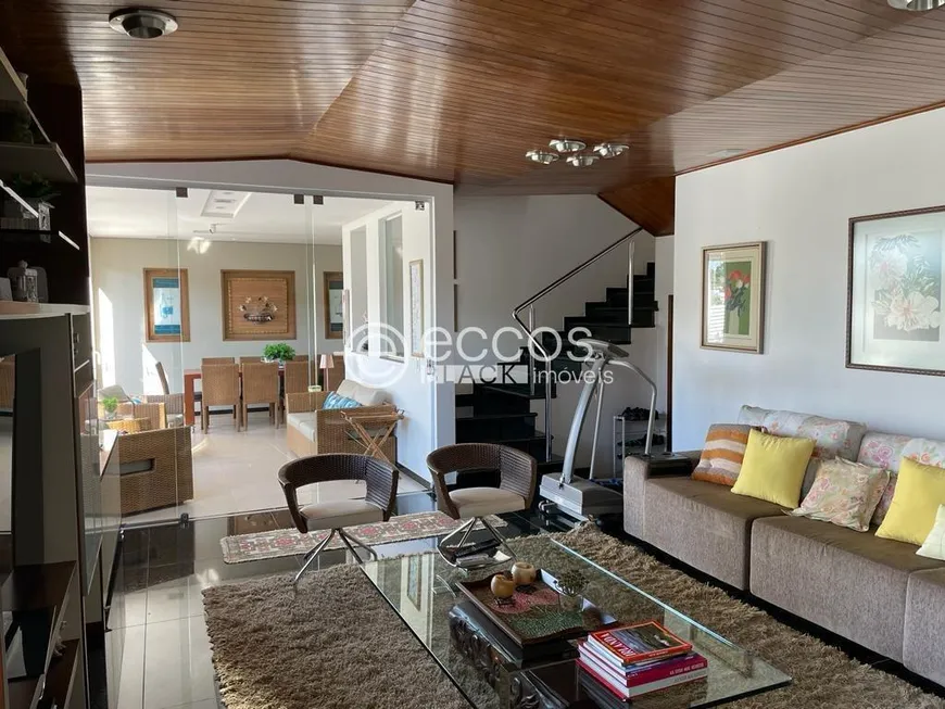 Foto 1 de Casa com 4 Quartos à venda, 346m² em Tabajaras, Uberlândia