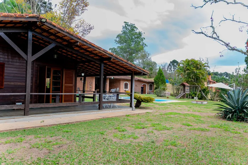 Foto 1 de Fazenda/Sítio com 5 Quartos à venda, 250m² em Sitios Lagos de Ibiuna, Ibiúna