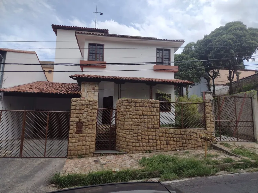 Foto 1 de Casa com 4 Quartos à venda, 360m² em Planalto, Belo Horizonte