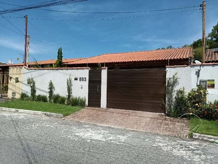 Foto 1 de Casa com 3 Quartos à venda, 145m² em Morada Colina, Resende