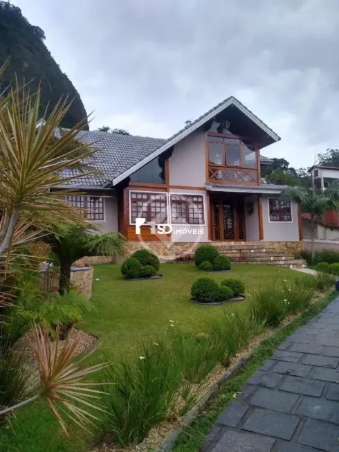 Foto 1 de Casa de Condomínio com 3 Quartos à venda, 228m² em Carlos Guinle, Teresópolis