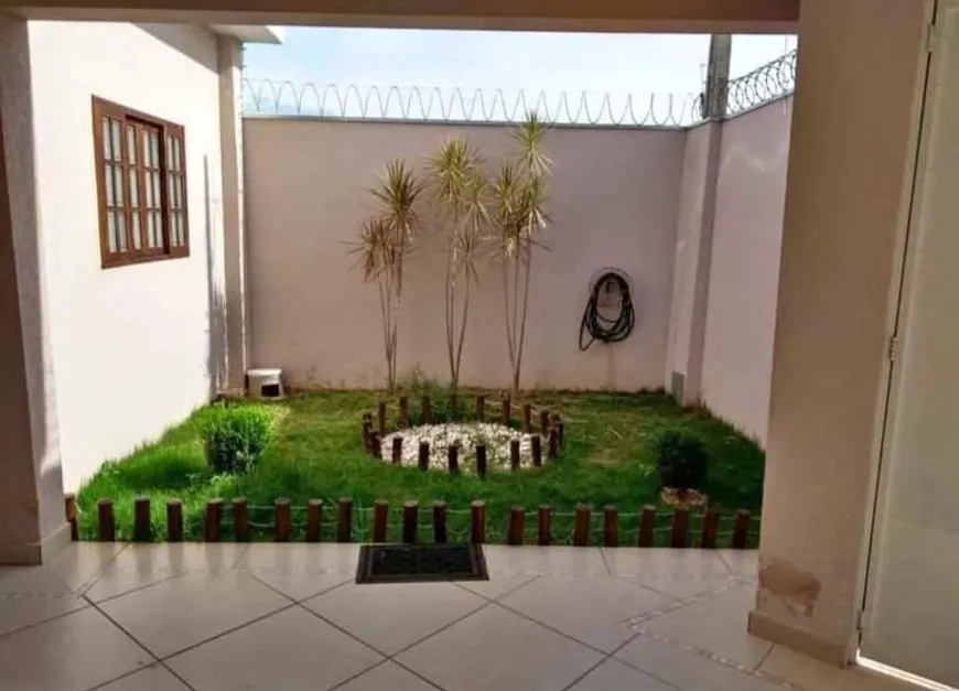Foto 1 de Casa com 4 Quartos à venda, 200m² em Jardim das Palmeiras, Atibaia