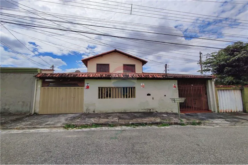 Foto 1 de Casa com 5 Quartos à venda, 447m² em Santa Mônica, Belo Horizonte