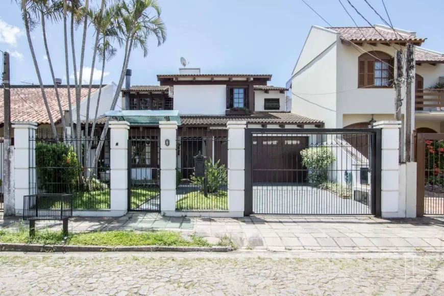 Foto 1 de Casa com 4 Quartos à venda, 237m² em Ipanema, Porto Alegre