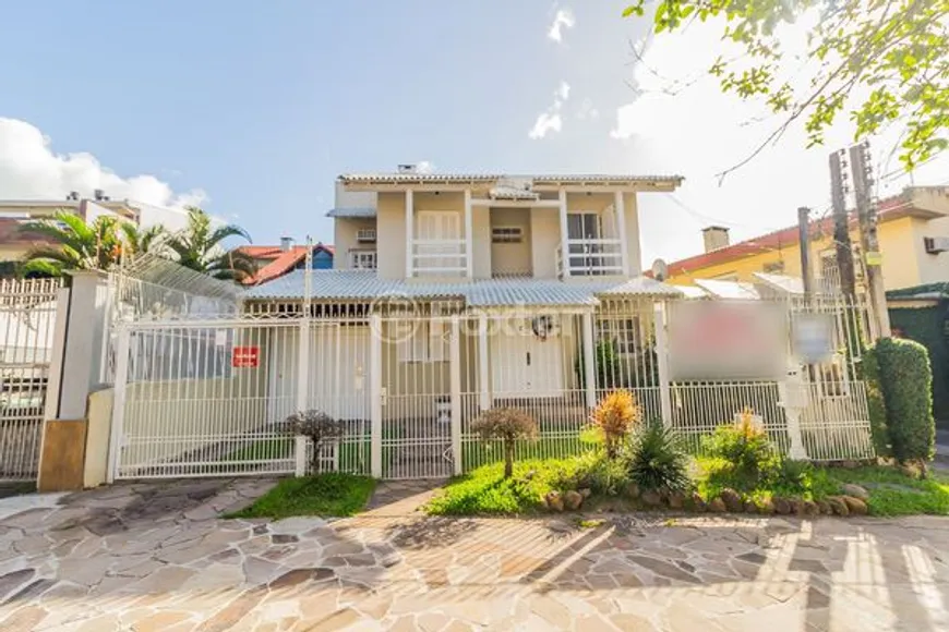 Foto 1 de Casa com 4 Quartos à venda, 300m² em Chácara das Pedras, Porto Alegre