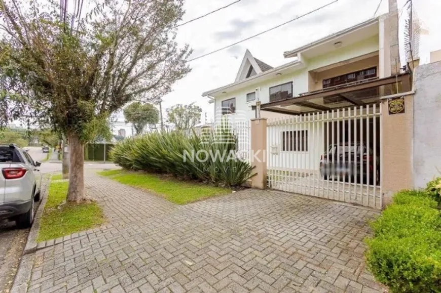 Foto 1 de Sobrado com 3 Quartos à venda, 200m² em Água Verde, Curitiba