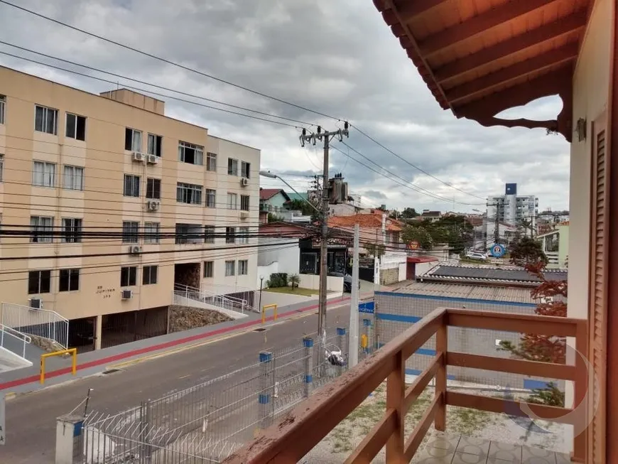 Foto 1 de Casa com 4 Quartos à venda, 294m² em Barreiros, São José