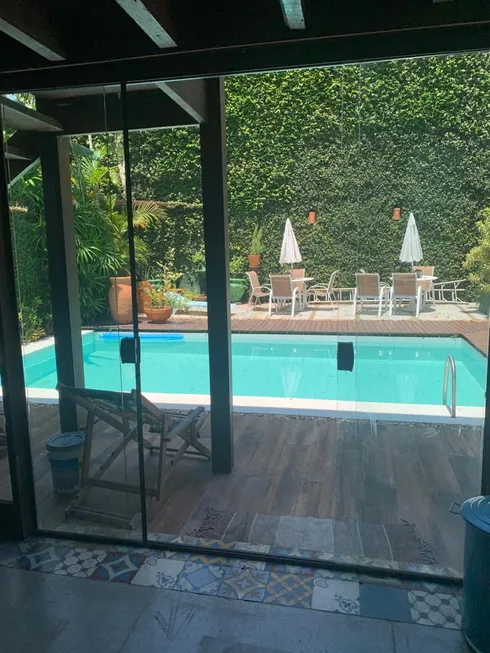 Foto 1 de Sobrado com 5 Quartos à venda, 300m² em Barra da Tijuca, Rio de Janeiro