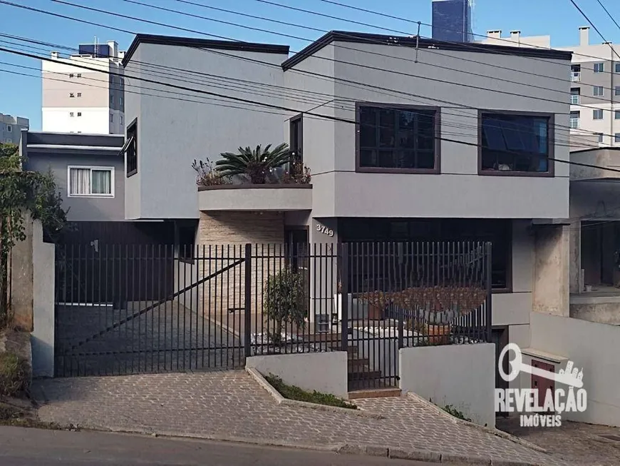 Foto 1 de Sobrado com 3 Quartos à venda, 300m² em Centro, São José dos Pinhais