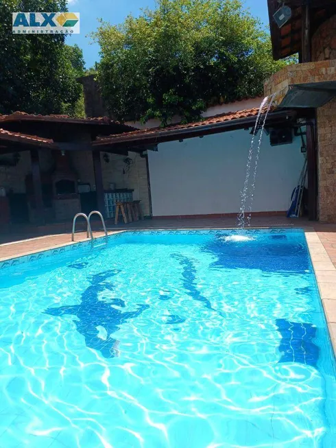 Foto 1 de Casa com 3 Quartos à venda, 490m² em Lindo Parque, São Gonçalo