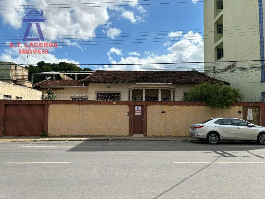 Foto 1 de Casa com 4 Quartos para alugar, 250m² em Centro, Montes Claros