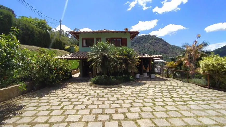 Foto 1 de Casa de Condomínio com 4 Quartos à venda, 264m² em Secretário, Petrópolis