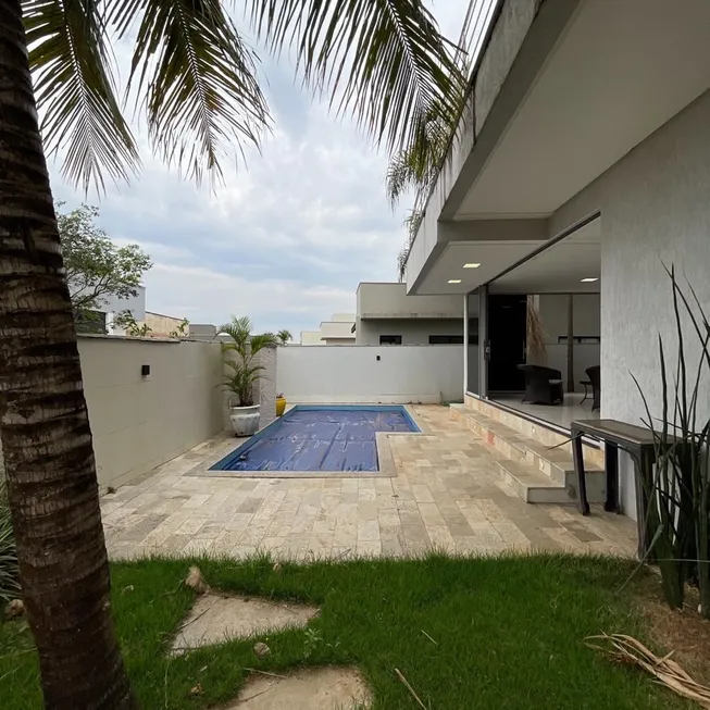 Foto 1 de Casa com 4 Quartos à venda, 290m² em Condomínio do Lago, Goiânia
