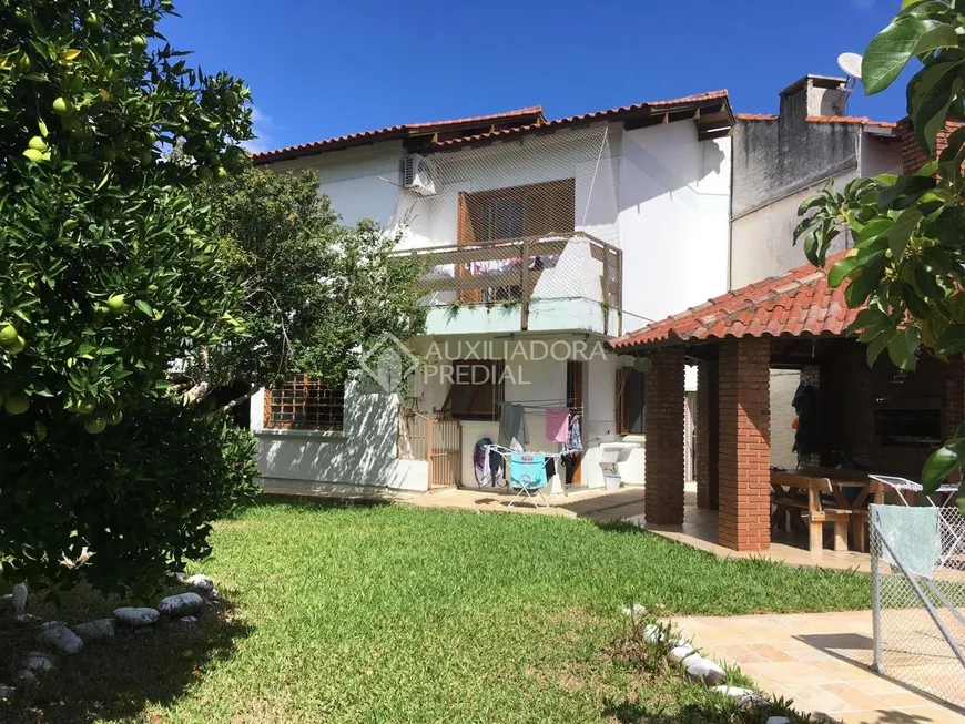 Foto 1 de Casa com 5 Quartos à venda, 245m² em Espiríto Santo, Porto Alegre