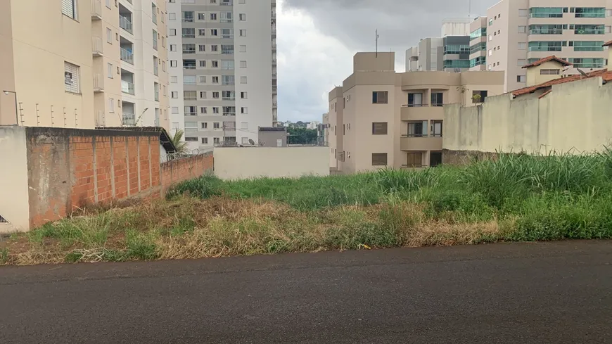 Foto 1 de Lote/Terreno à venda, 600m² em Patrimônio, Uberlândia