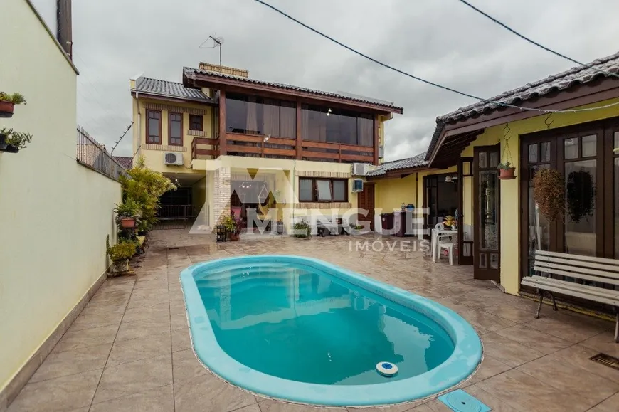 Foto 1 de Casa com 4 Quartos à venda, 304m² em Jardim Lindóia, Porto Alegre