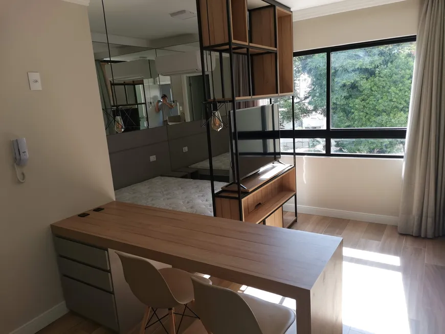 Foto 1 de Apartamento com 1 Quarto para alugar, 25m² em Bigorrilho, Curitiba