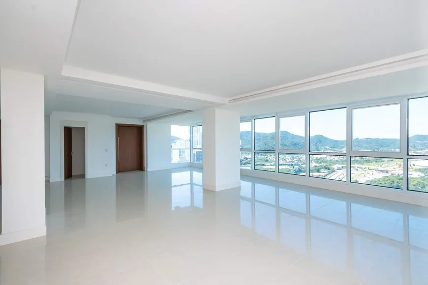 Foto 1 de Apartamento com 3 Quartos à venda, 183m² em Barra Sul, Balneário Camboriú