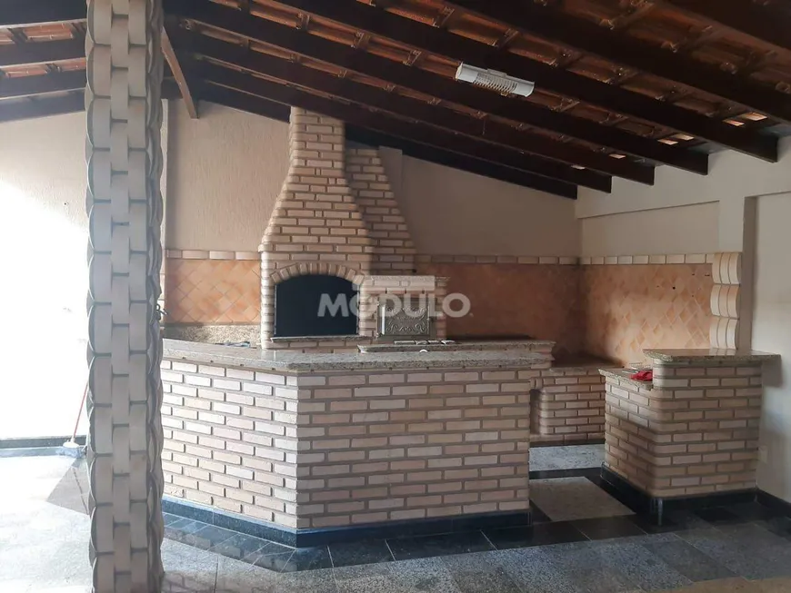 Foto 1 de Casa com 2 Quartos à venda, 250m² em Alto Umuarama, Uberlândia