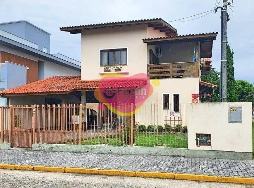 Foto 1 de Casa com 5 Quartos à venda, 340m² em Carianos, Florianópolis