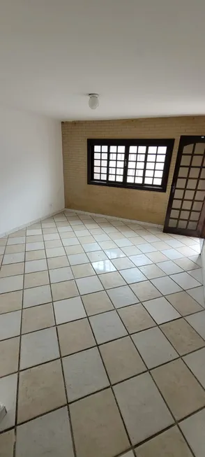 Foto 1 de Casa de Condomínio com 2 Quartos para alugar, 53m² em Taquara, Rio de Janeiro