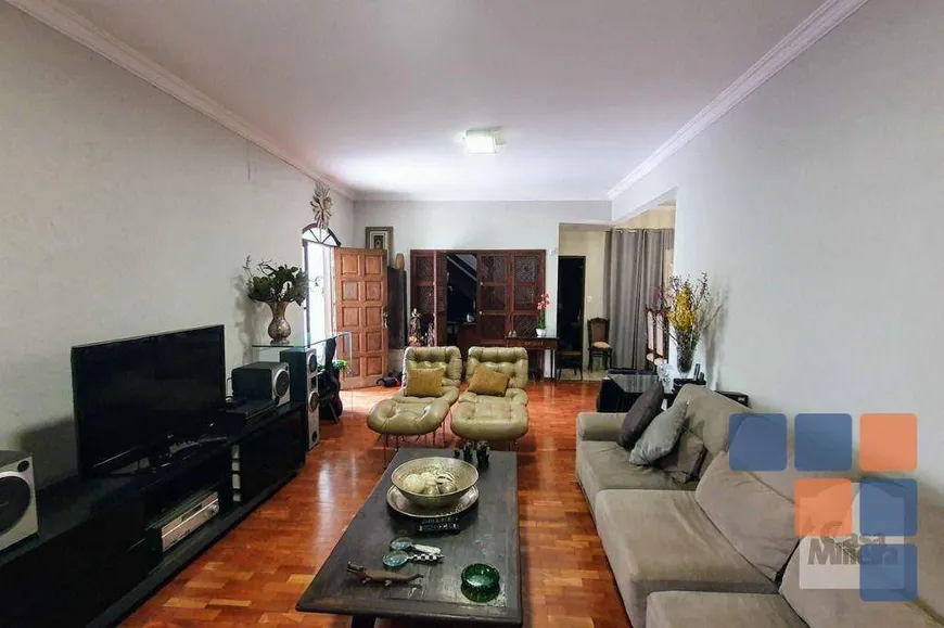 Foto 1 de Casa com 10 Quartos à venda, 264m² em Santo Antônio, Belo Horizonte